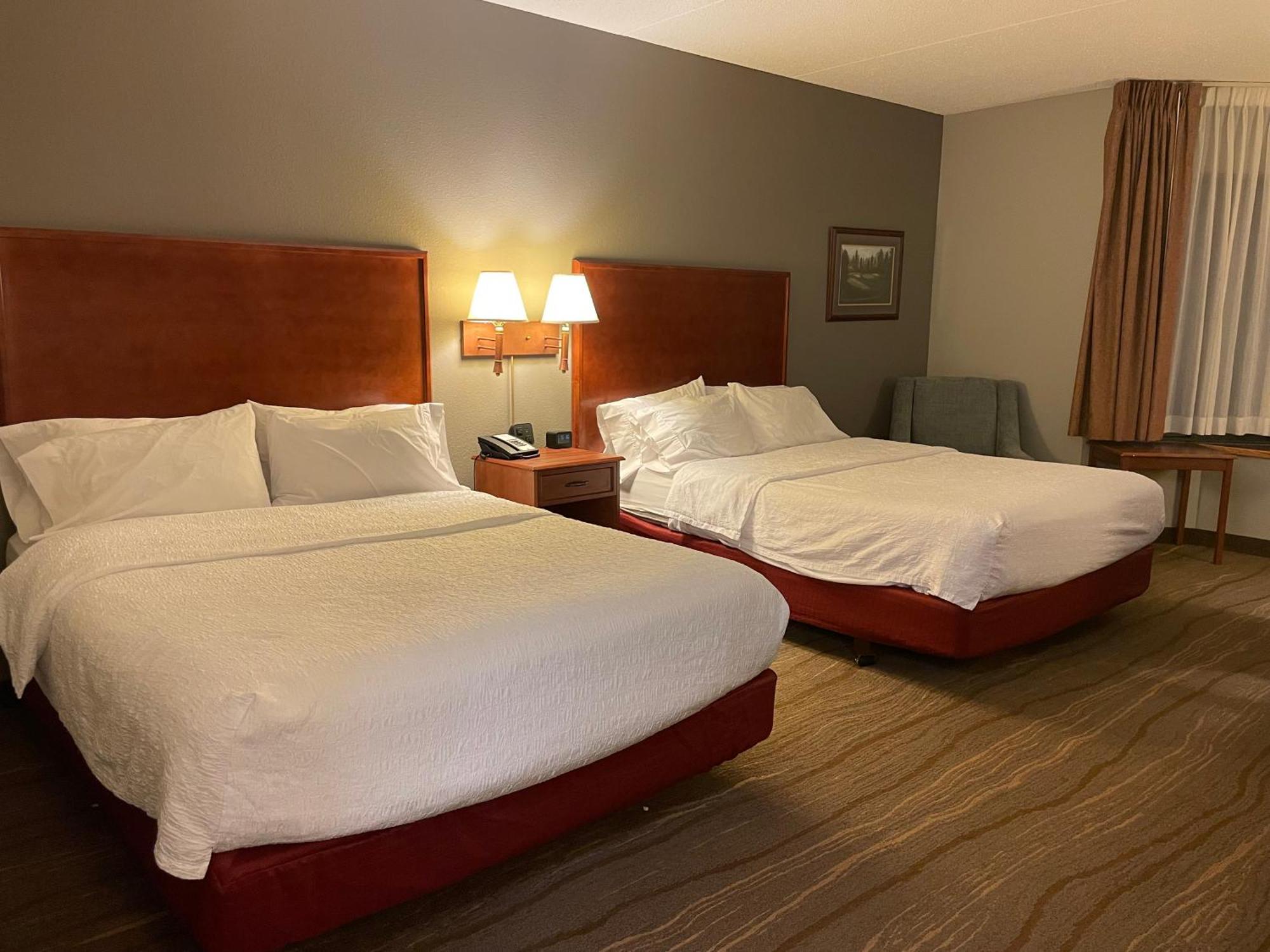 Queen Room with Two Queen Beds and Tub w/Grab Bars/Lake View - Mobility/Hearing Accessible - Non-Smoking